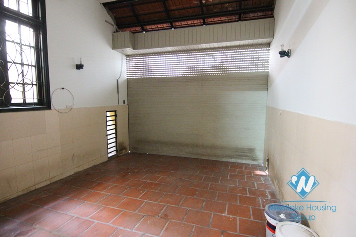 Garden house with car parking for rent in Tay Ho area 