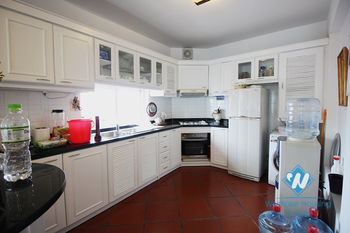Gorgeous lakeview apartment for rent in Truc Bach, Ba Dinh