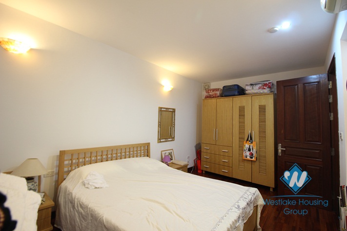 Gorgeous lakeview apartment for rent in Truc Bach, Ba Dinh