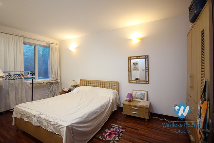 Gorgeous lakeview apartment for rent in Truc Bach, Ba Dinh