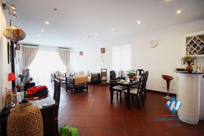 Gorgeous lakeview apartment for rent in Truc Bach, Ba Dinh