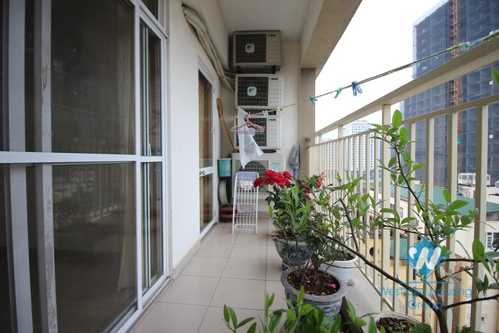Apartment with suitable price for rent in Lac Long Quan, Tay Ho, Ha Noi