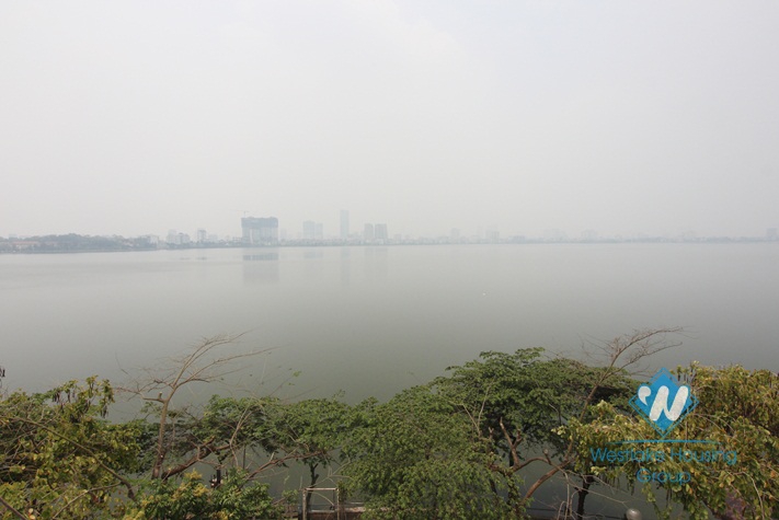 Lake view apartment on 4th floor for rent in Yen Phu island