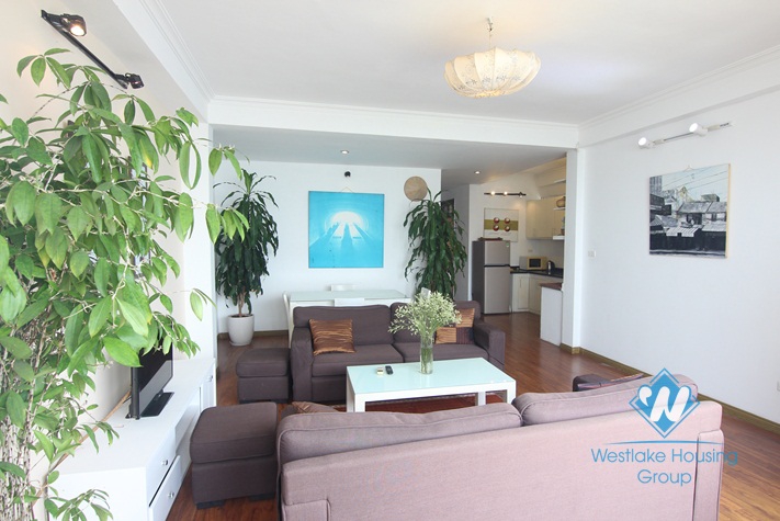 Lake view apartment on 4th floor for rent in Yen Phu island