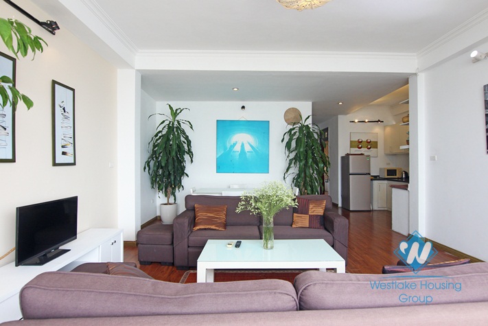 Lake view apartment on 4th floor for rent in Yen Phu island