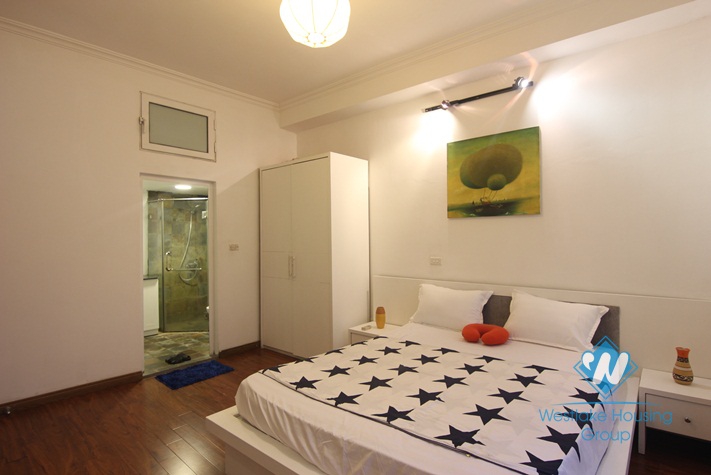 Lake view apartment on 4th floor for rent in Yen Phu island