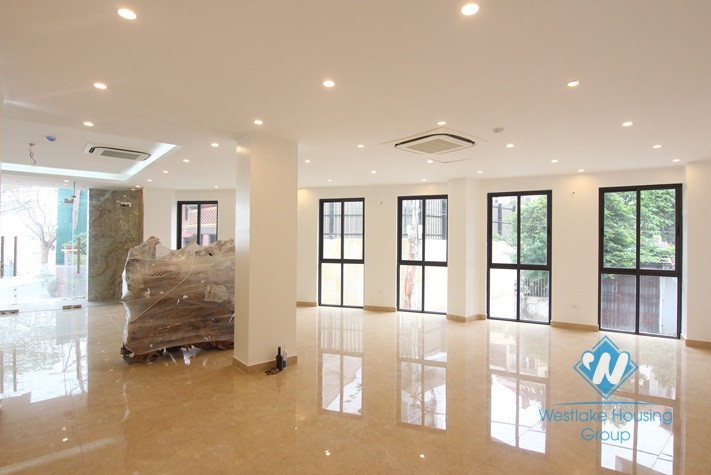 110 sqm office for rent in the heart of Tay Ho beautiful location by the lake