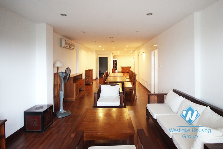 03 bedrooms apartment for rent in Truc Bach area, Ba Dinh district 