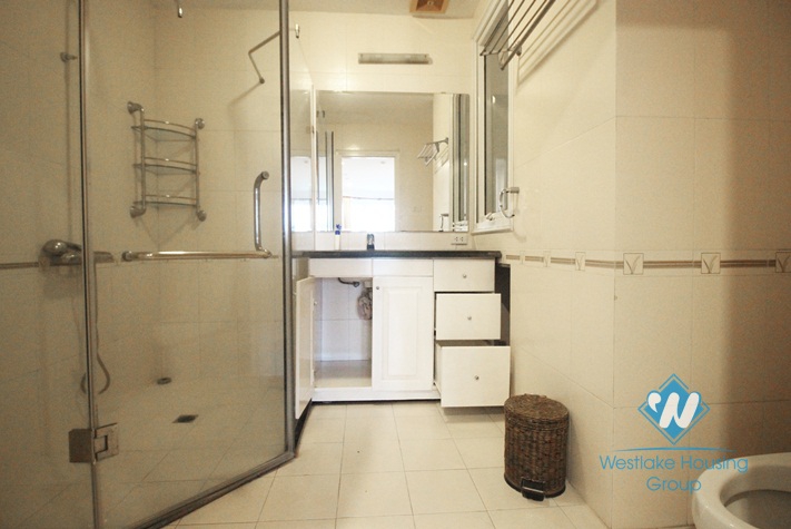 03 bedrooms apartment for rent in Truc Bach area, Ba Dinh district 