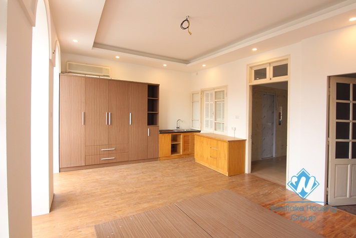 Newly renovated studio for rent in Tay Ho with lots of natural light