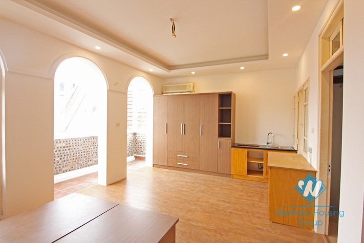 Newly renovated studio for rent in Tay Ho with lots of natural light