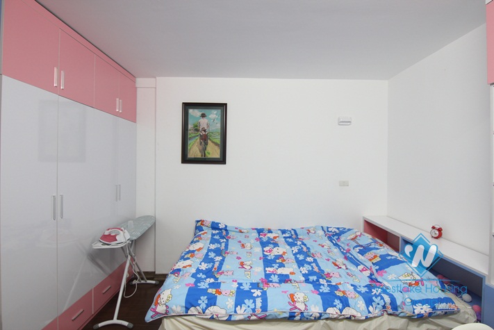 Modern apartment for rent in Tay Ho with view of Nhat Tan bridge