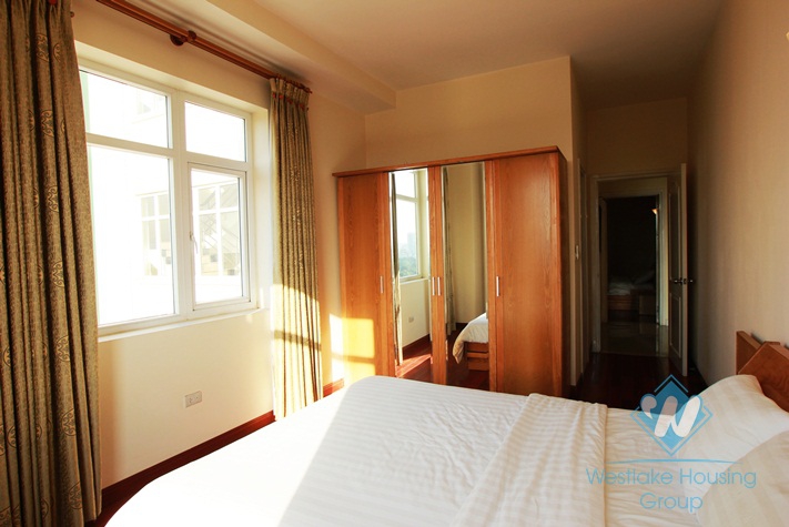 Luxury services apartment with lake view for rent in Kim Ma, Ba Dinh, Hanoi