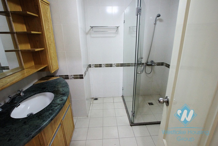 Modern 3 bedroom apartment for rent on Kim Ma street, Ba Dinh, Hanoi.
