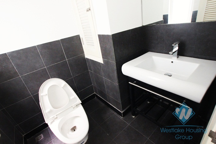 High floor office for lease in Ba Dinh District, Hanoi