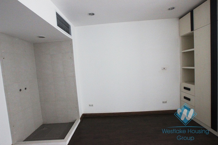 High floor office for lease in Ba Dinh District, Hanoi