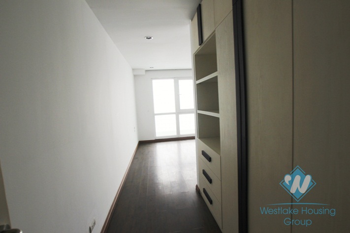 High floor office for lease in Ba Dinh District, Hanoi