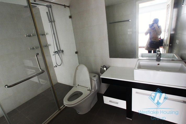 High floor office for lease in Ba Dinh District, Hanoi