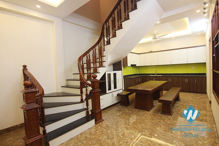 Brand new house with 5 bedrooms for rent in Tay Ho district 