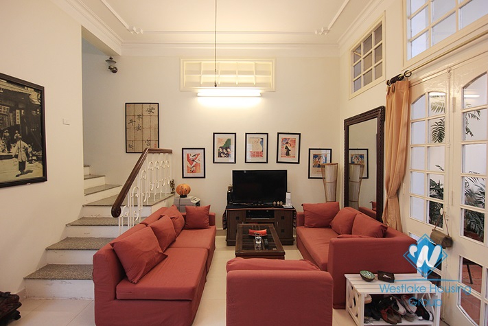 02 bedrooms house with courty yard for rent in Tay Ho area