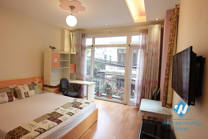 One bed apartment to rent in Tay Ho, very bright and airy