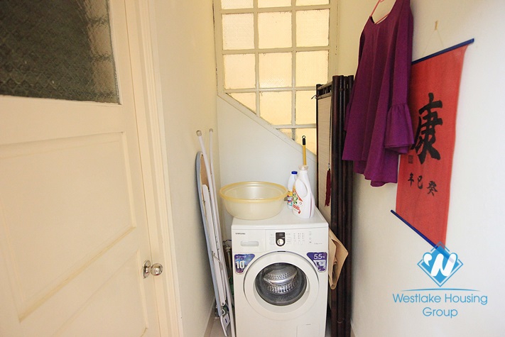 02 bedrooms house with courty yard for rent in Tay Ho area