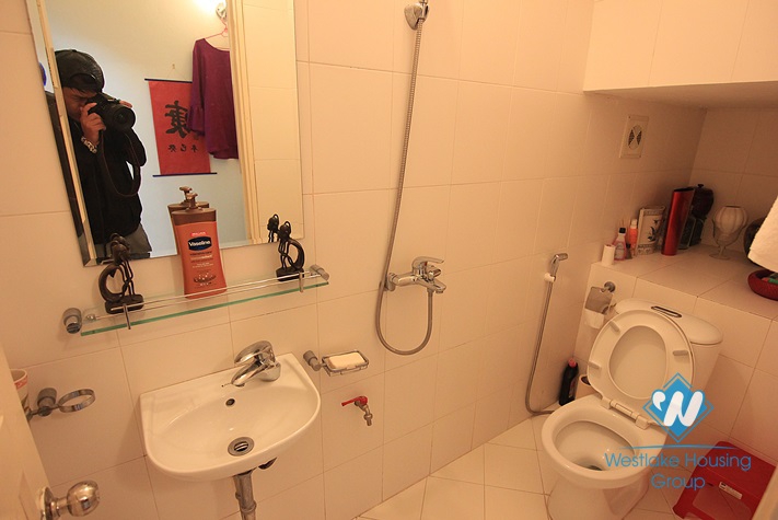 02 bedrooms house with courty yard for rent in Tay Ho area