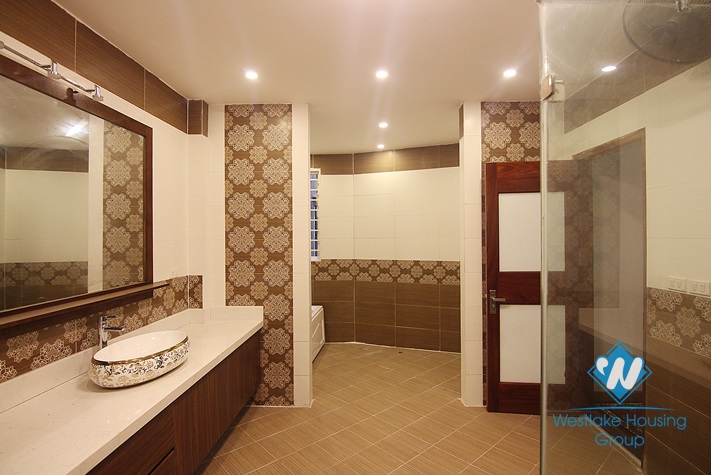 Brand new house with 5 bedrooms for rent in Tay Ho district 