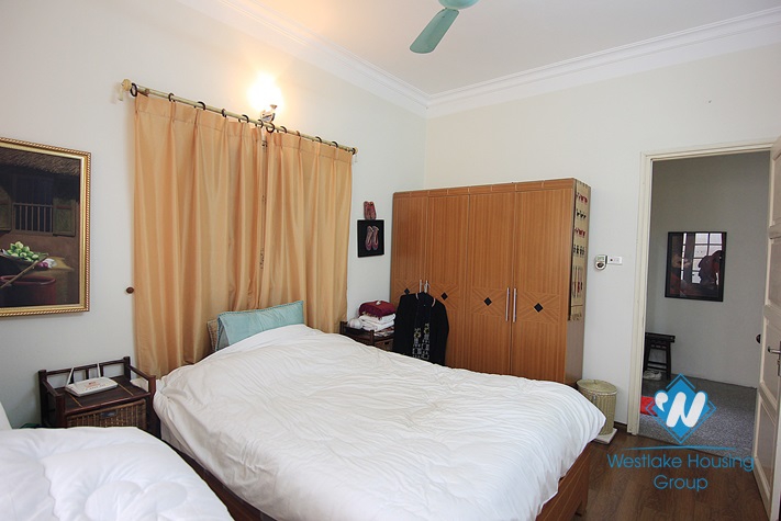 02 bedrooms house with courty yard for rent in Tay Ho area
