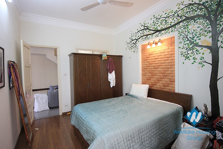 02 bedrooms house with courty yard for rent in Tay Ho area