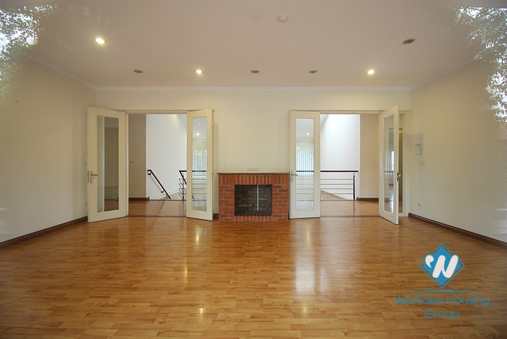 A charming Villa with 5 bedrooms for lease in Dang Thai Mai street, Westlake area