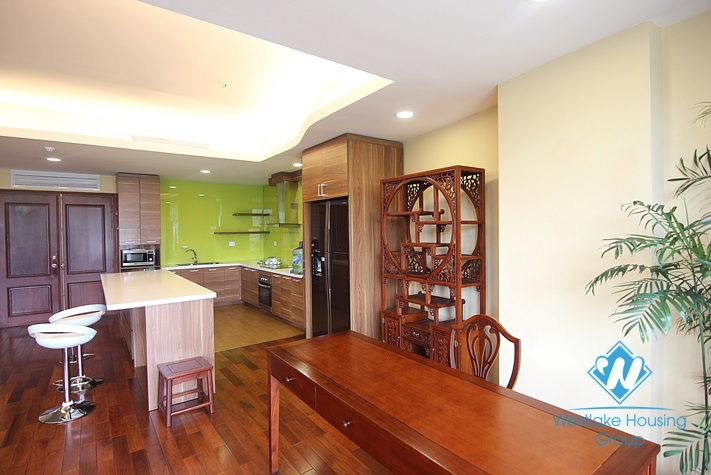 Large 02 bedrooms apartment for rent Xuan Dieu st, Tay Ho district.