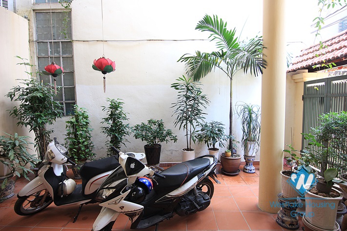 02 bedrooms house with courty yard for rent in Tay Ho area