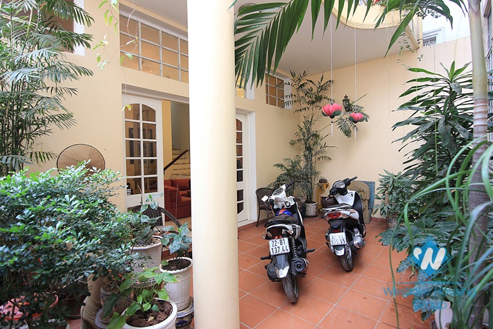 02 bedrooms house with courty yard for rent in Tay Ho area
