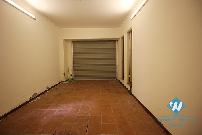 A charming Villa with 5 bedrooms for lease in Dang Thai Mai street, Westlake area