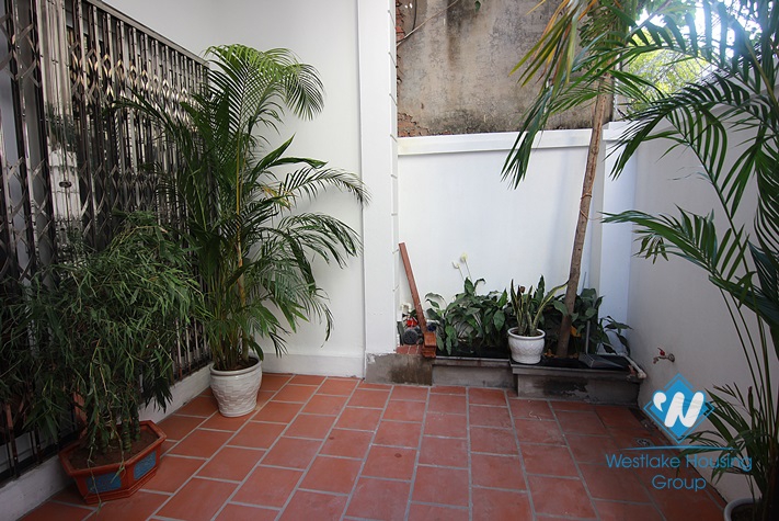 White house with 3 floor for rent in Tay Ho area 