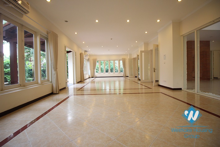 A charming Villa with 5 bedrooms for lease in Dang Thai Mai street, Westlake area