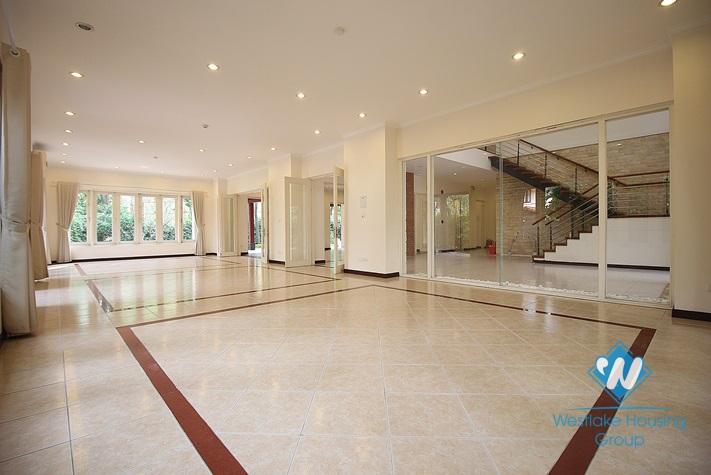 A charming Villa with 5 bedrooms for lease in Dang Thai Mai street, Westlake area