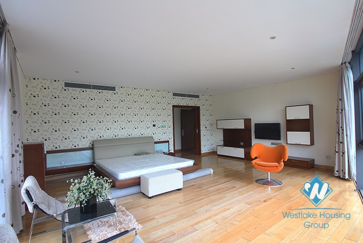 An exquisite villa for rent by Westlake Tay Ho with swimming pool splendid lake view