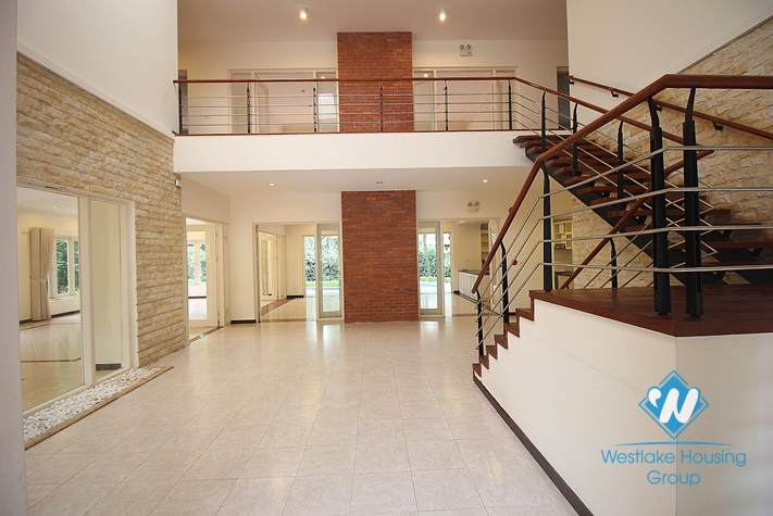 A charming Villa with 5 bedrooms for lease in Dang Thai Mai street, Westlake area