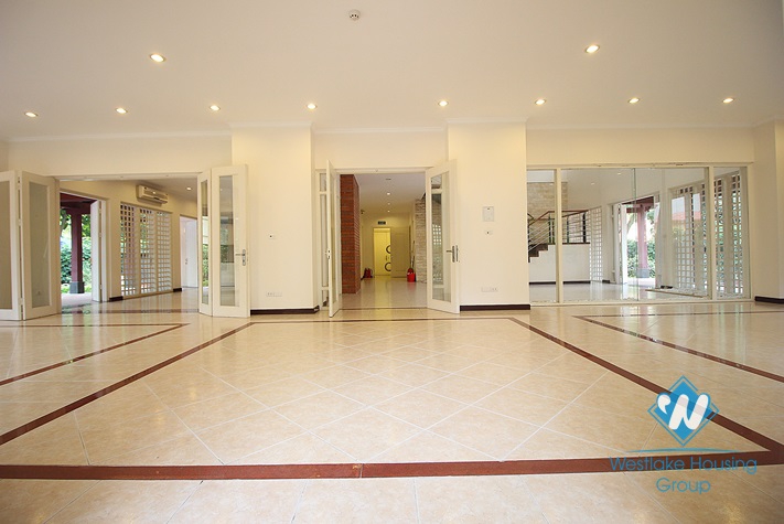 A charming Villa with 5 bedrooms for lease in Dang Thai Mai street, Westlake area
