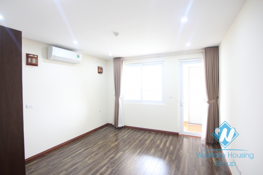 Big three bedrooms apartment for rent in Xuan dieu st, Tay Ho area 