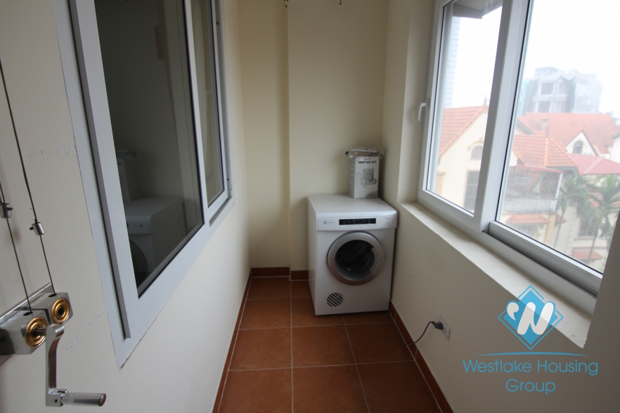 Big three bedrooms apartment for rent in Xuan dieu st, Tay Ho area 