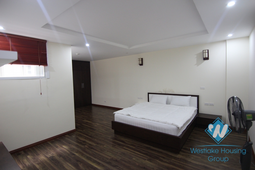 Big three bedrooms apartment for rent in Xuan dieu st, Tay Ho area 