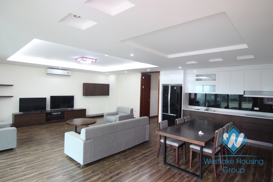 Big three bedrooms apartment for rent in Xuan dieu st, Tay Ho area 