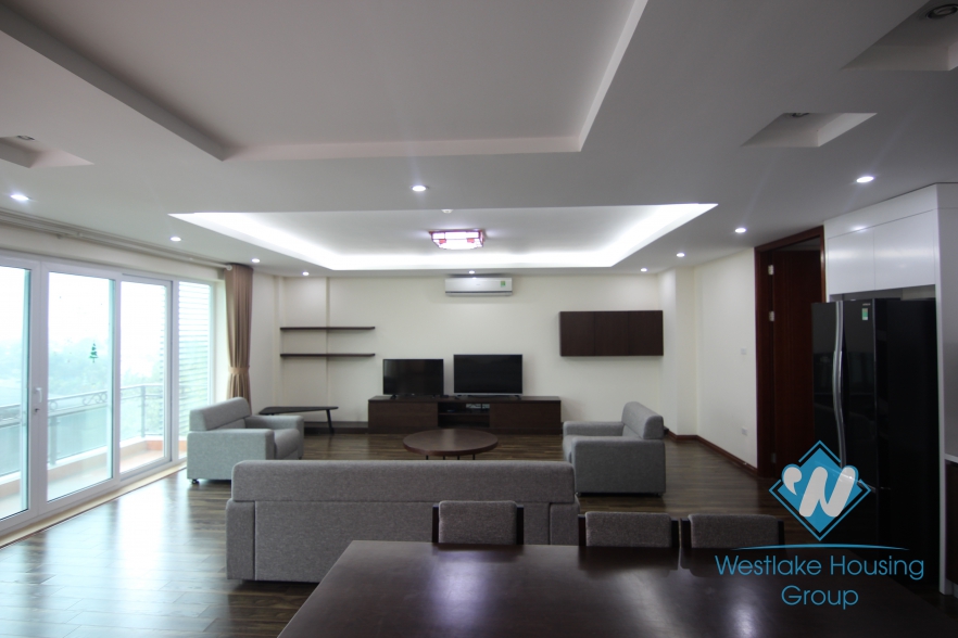 Big three bedrooms apartment for rent in Xuan dieu st, Tay Ho area 