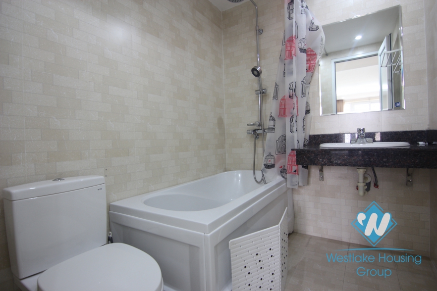 Big three bedrooms apartment for rent in Xuan dieu st, Tay Ho area 