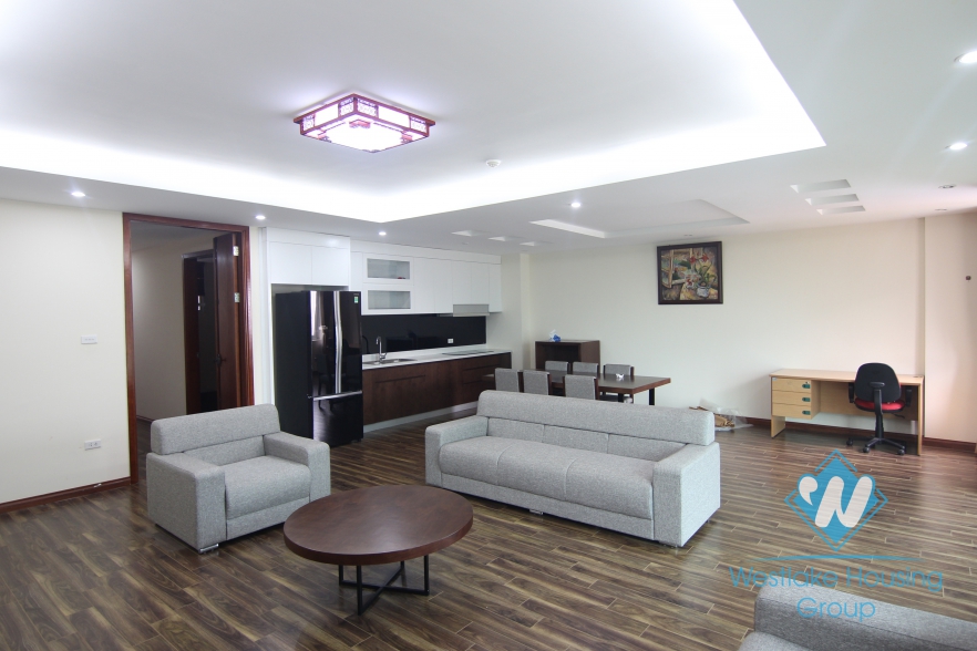 Big three bedrooms apartment for rent in Xuan dieu st, Tay Ho area 