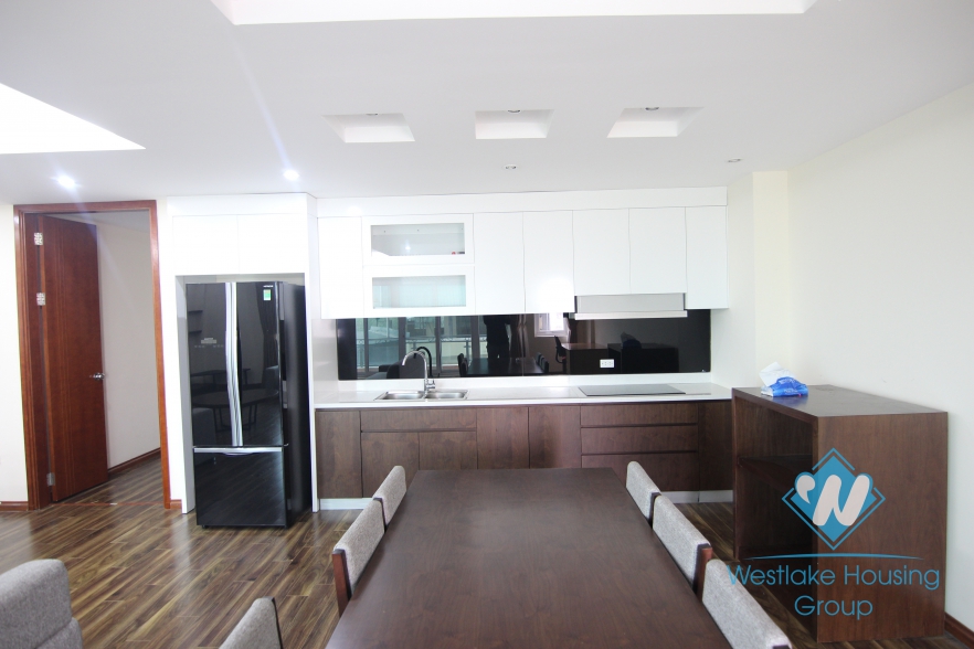 Big three bedrooms apartment for rent in Xuan dieu st, Tay Ho area 