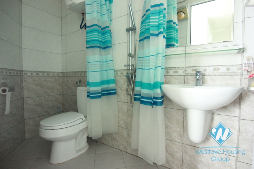 Lake view one bedroom for rent in Dong Da district, Ha Noi